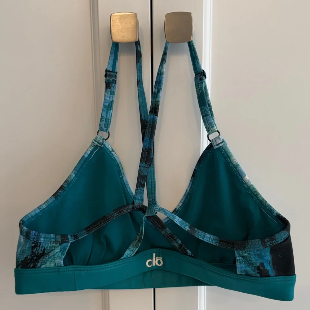 NWOT- alo Teal and Black Women's Sports Bra-
